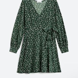 Kaileigh Green Long Sleeve Sundress with V-Neck and Bishop Sleeves